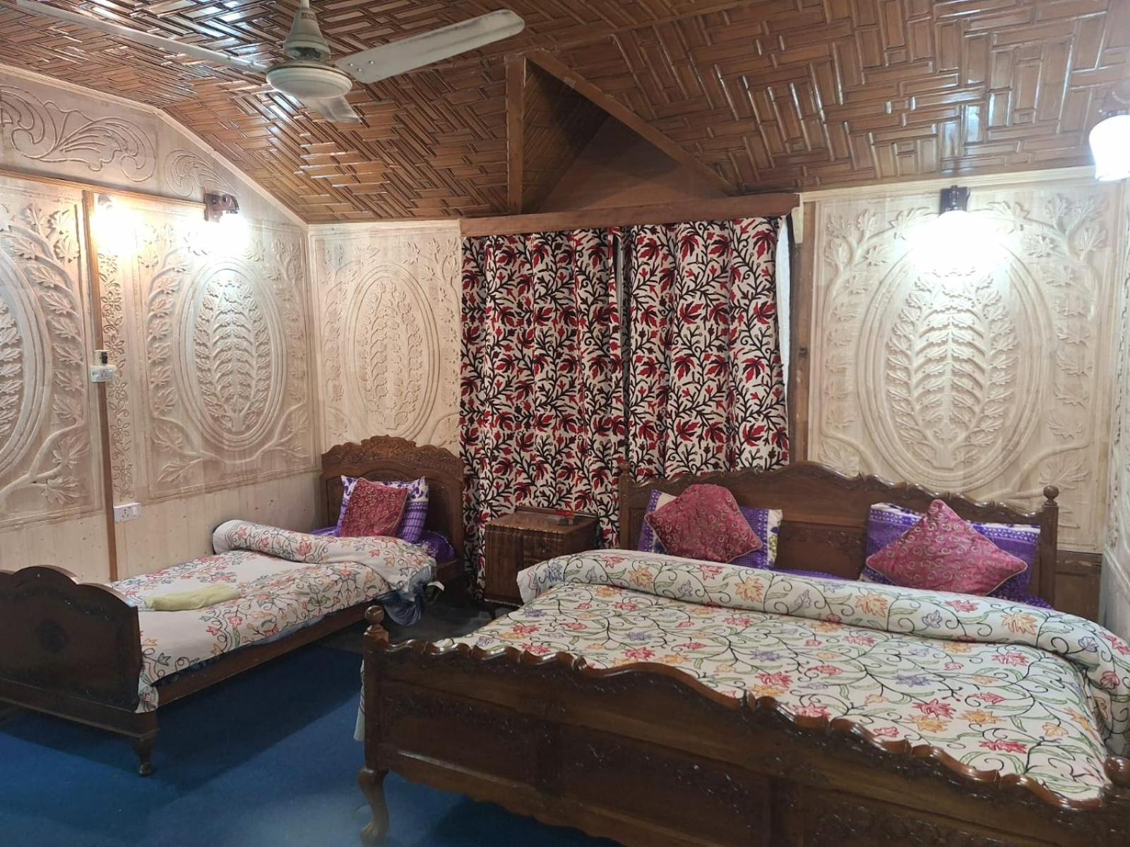 Houseboat Young Snow View Front Line Dal Lake Srīnagar 외부 사진