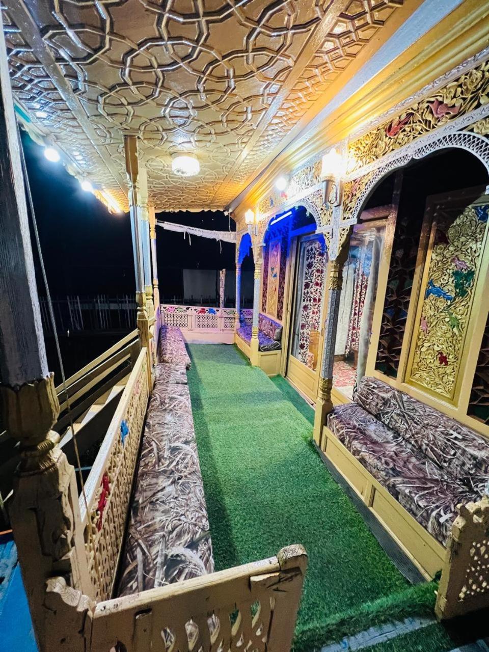 Houseboat Young Snow View Front Line Dal Lake Srīnagar 외부 사진